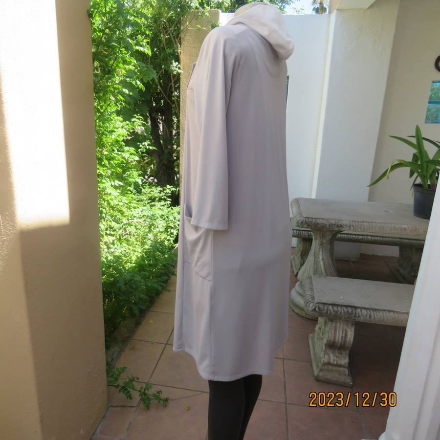 Fashion silver grey open coat in silver grey stretch poly with white hood. By BOU JELOUD size 34.