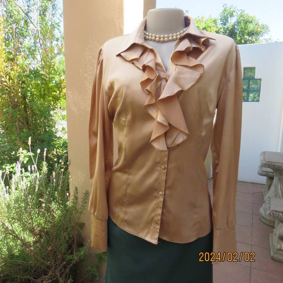 Luxury gold colour long sleeve stretch shiny polyester button down top. By TRUWORTS size 40.As new