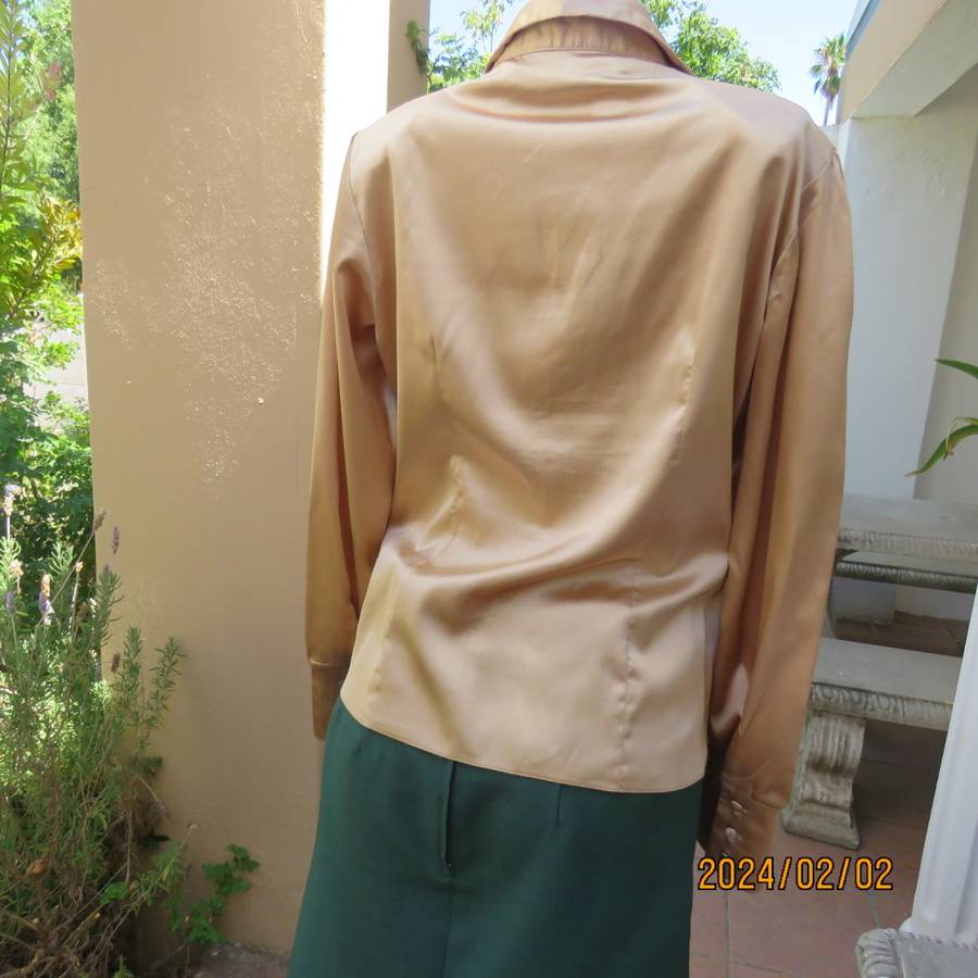 Luxury gold colour long sleeve stretch shiny polyester button down top. By TRUWORTS size 40.As new