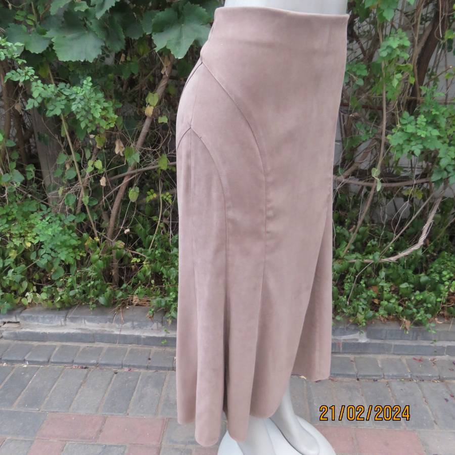 Fabulous light brown suede look 100% stretch polyester ankle length trumpet skirt.Size 36 SENSATIONS
