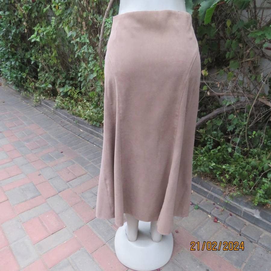 Fabulous light brown suede look 100% stretch polyester ankle length trumpet skirt.Size 36 SENSATIONS