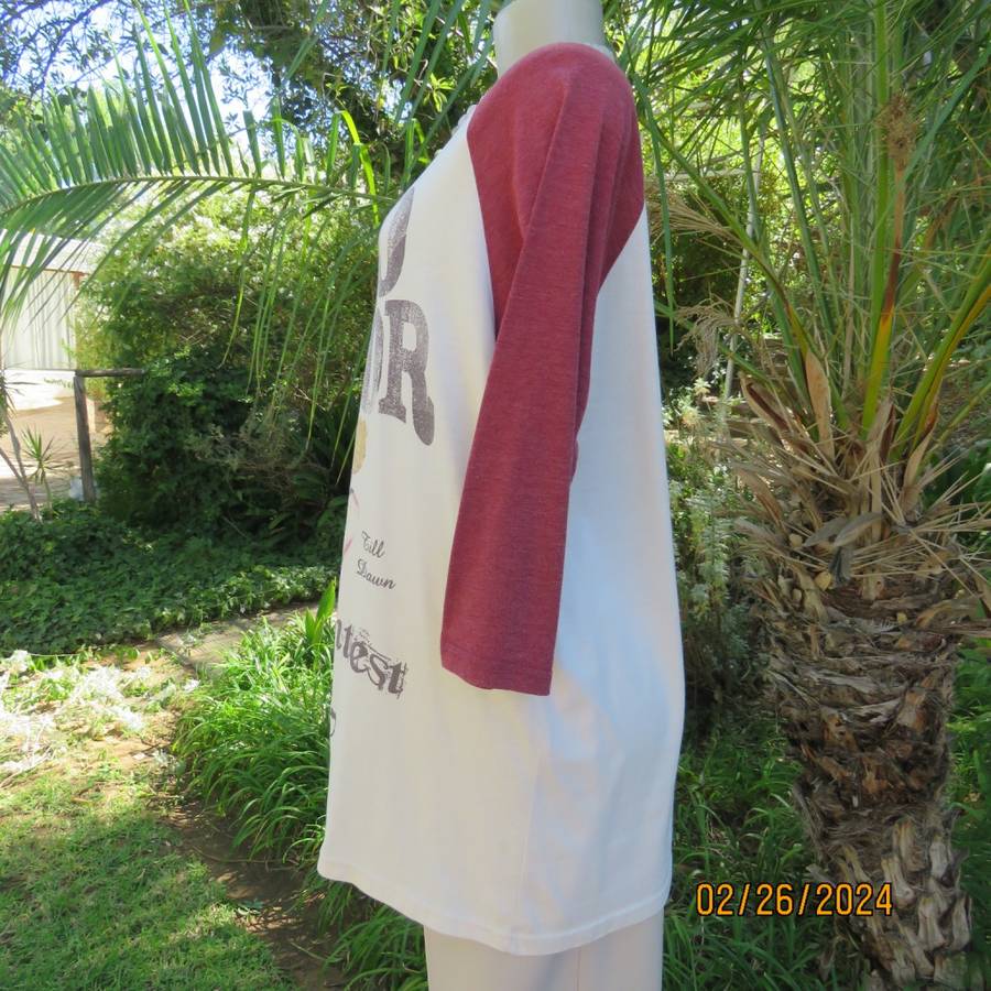 Totally off duty long maroon sleeve/rich cream body T-Shirt. Logo & picture front.Size 42 by WOOLIES