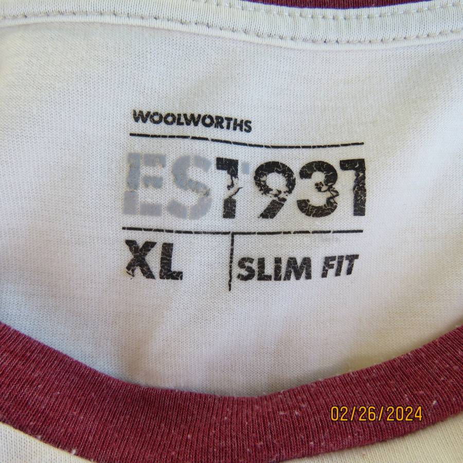 Totally off duty long maroon sleeve/rich cream body T-Shirt. Logo & picture front.Size 42 by WOOLIES