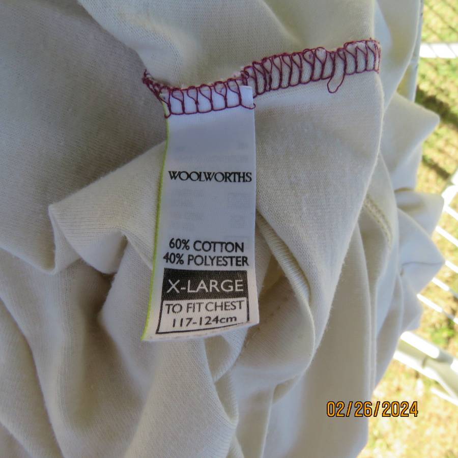 Totally off duty long maroon sleeve/rich cream body T-Shirt. Logo & picture front.Size 42 by WOOLIES
