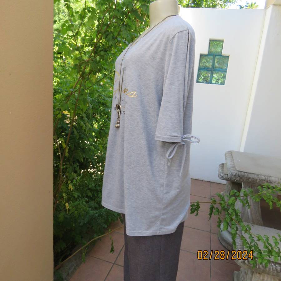 Oversized size 38 silvergrey open shoulder T Shirt. Gold/black logo. Tiestring on sleeve hems.