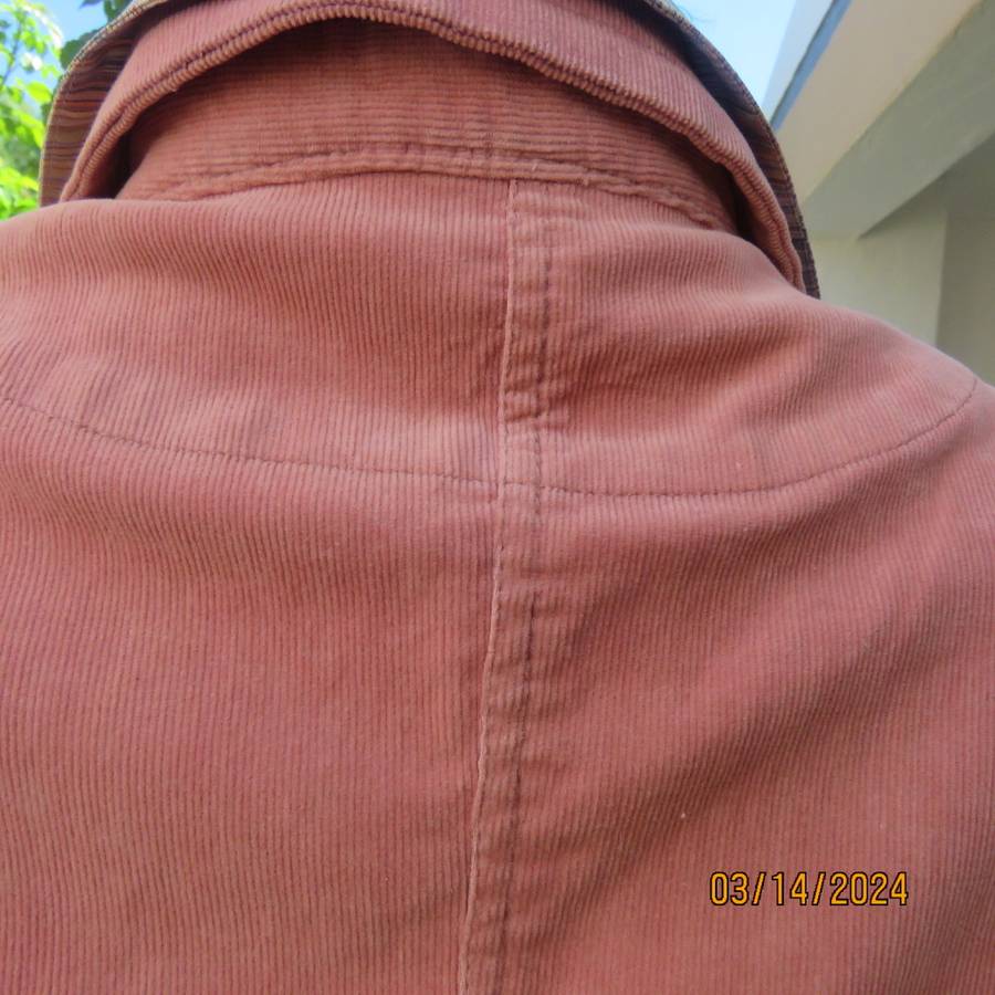 Corduroy stretch cotton styled salmon oink sleeveless waistcoat. Open collar. 2 pockets.Size 34/10