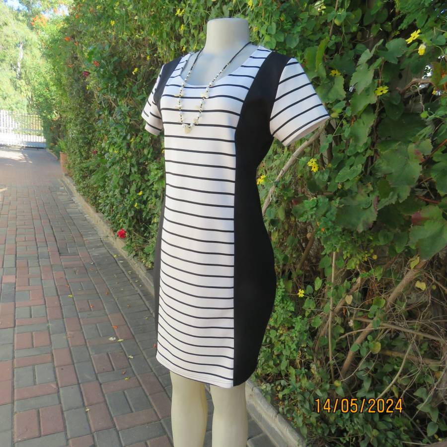 Look at me dress!! Black sides with white/black horizontal striped front/back inlay. Size 35/11