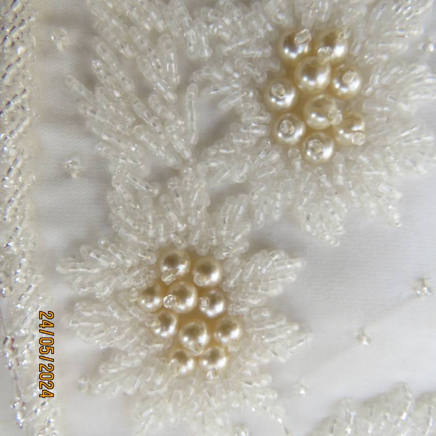 Beautiful white richly embellished evening envelope bag 22cm x 12cm. White satin. As new.