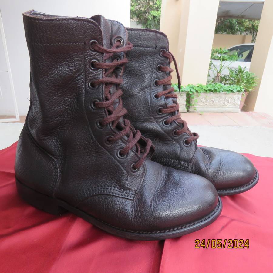 SADF brown genuine leather army boots in size  7. Army size 255. Issued in 2010 by DWS. As new.