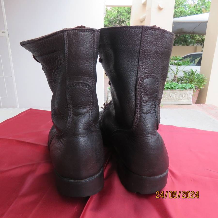 SADF brown genuine leather army boots in size  7. Army size 255. Issued in 2010 by DWS. As new.