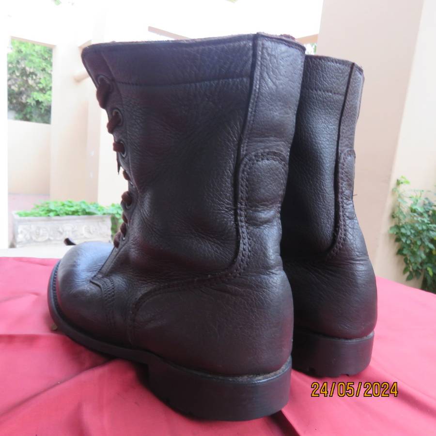 SADF brown genuine leather army boots in size  7. Army size 255. Issued in 2010 by DWS. As new.