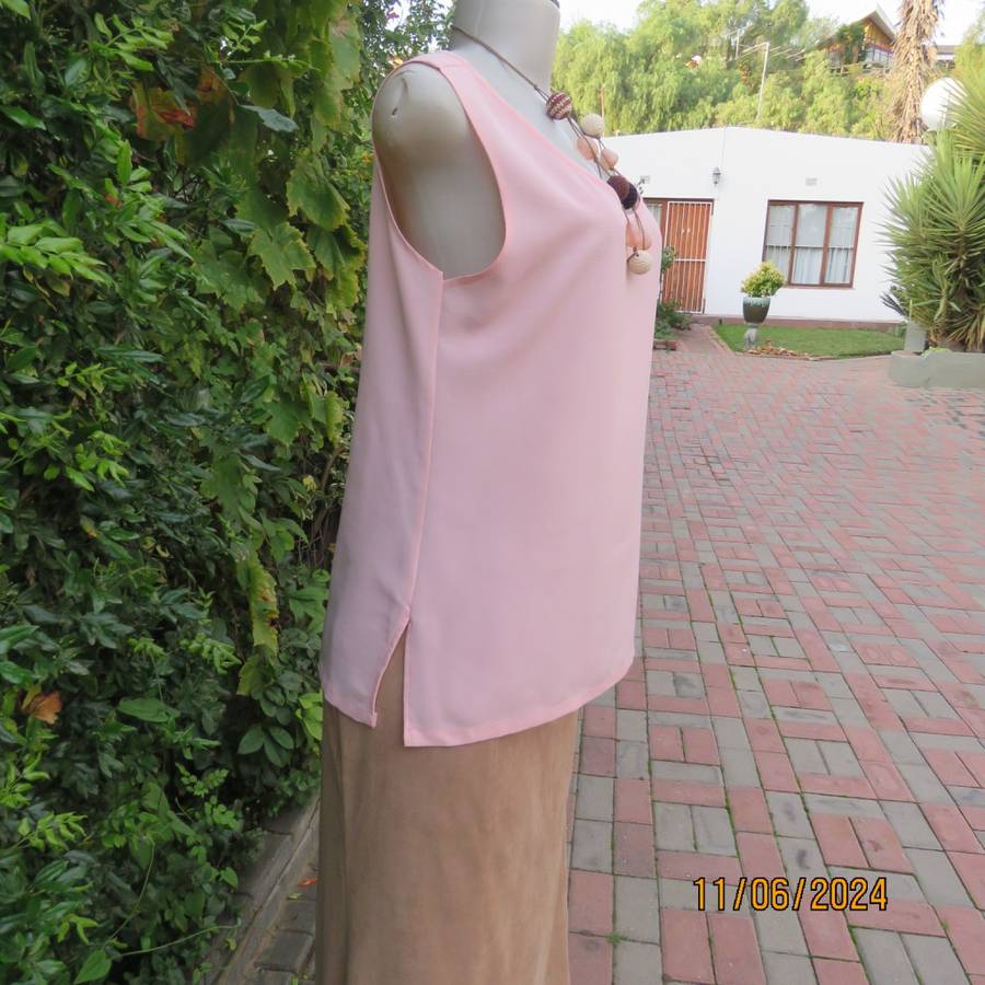 Handy owner made rose pink slip over sleeveless top in came style. Size 34. In 100% polyester.As new