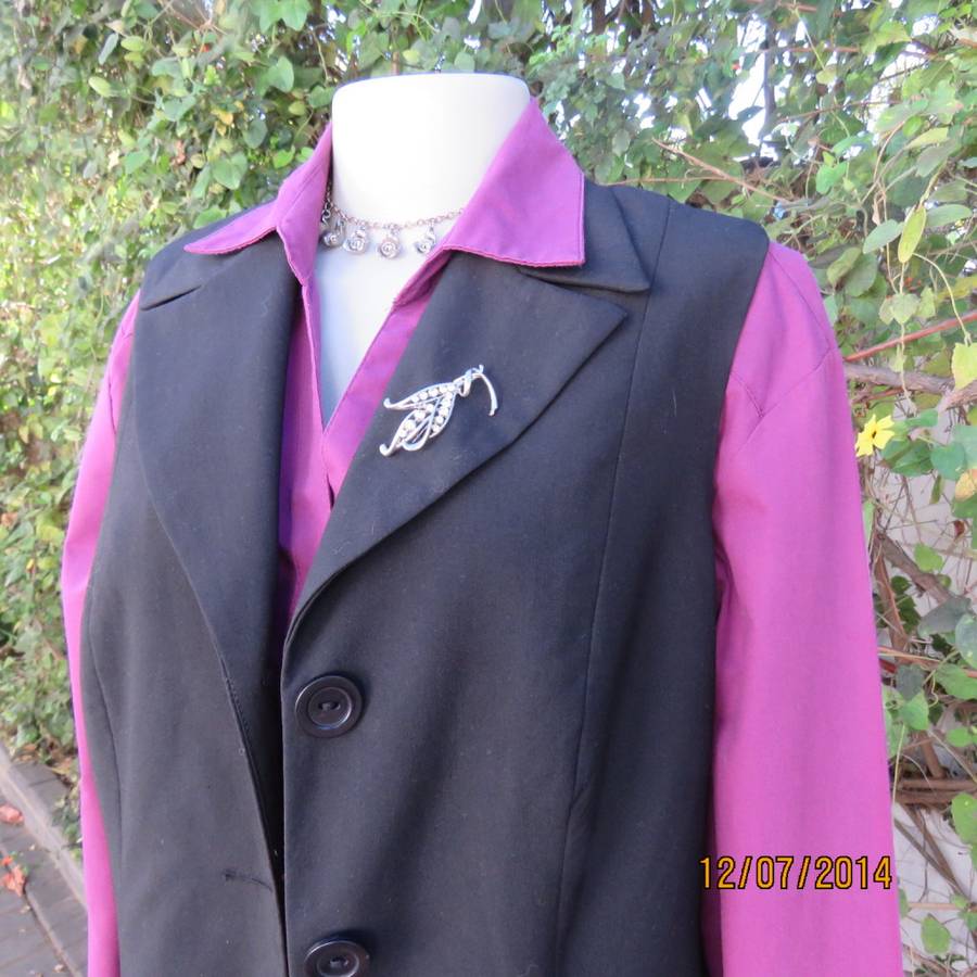 Elegant black sleeveless lined jacket.Three button closure/open collar. Size 38 by OASIS. New cond
