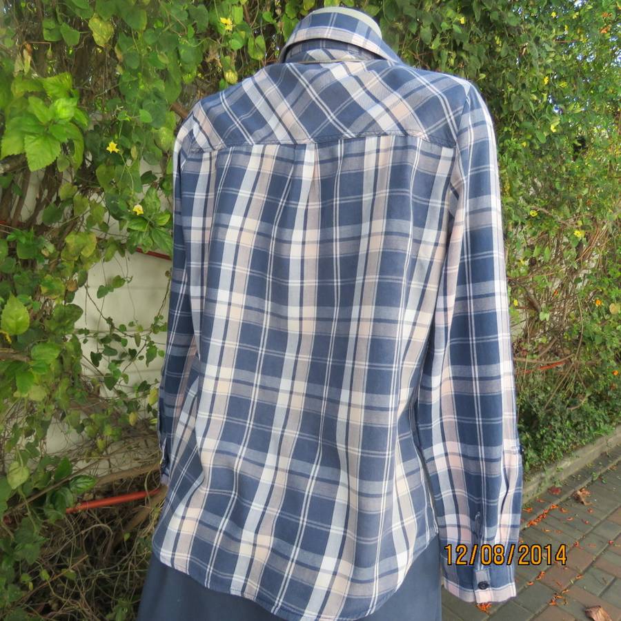 Casual long sleeve check button down top in blues.Peach touches. Two pockets.By IDENTITY.Size 36.