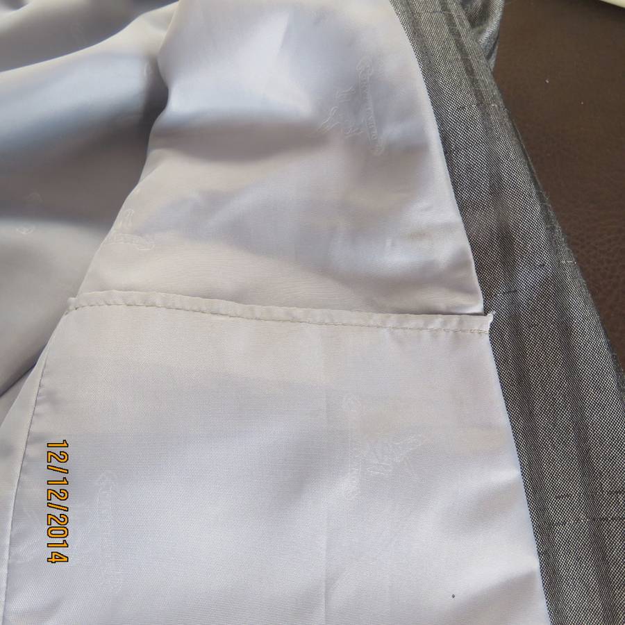 Men's stunning silvergrey with darker grey stripe polyester/lined jacket.By DE HAVILLAND size 34.