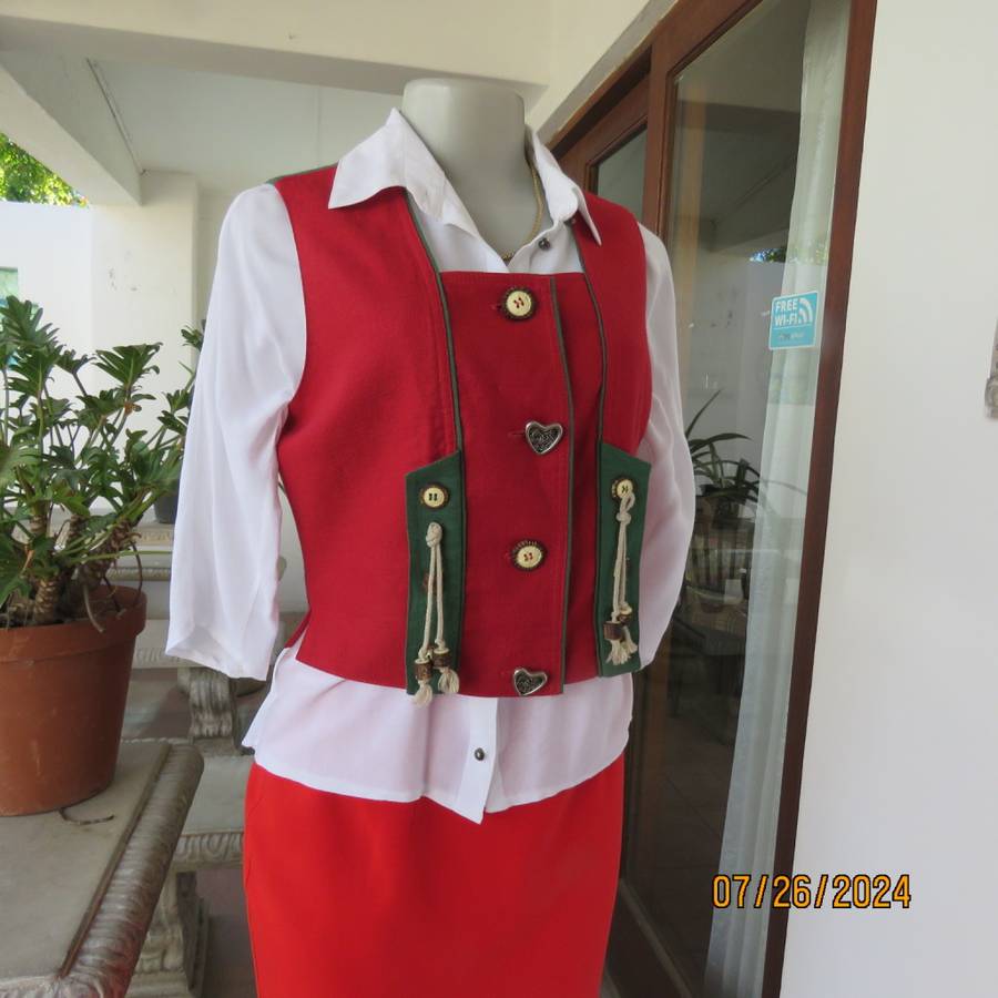 Unique red/green lined linen/viscose waistcoat. Arty look/button,rope.By SIXTH SENSE 36/12.As new