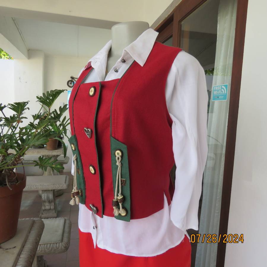 Unique red/green lined linen/viscose waistcoat. Arty look/button,rope.By SIXTH SENSE 36/12.As new