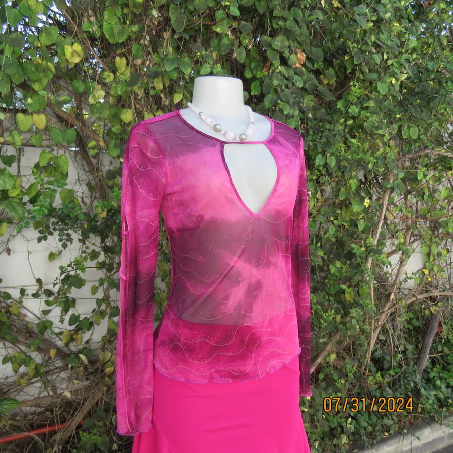 Sexy sheer stretch polyester slip over size 32 top in magenta pinks.Front peephole. As new.