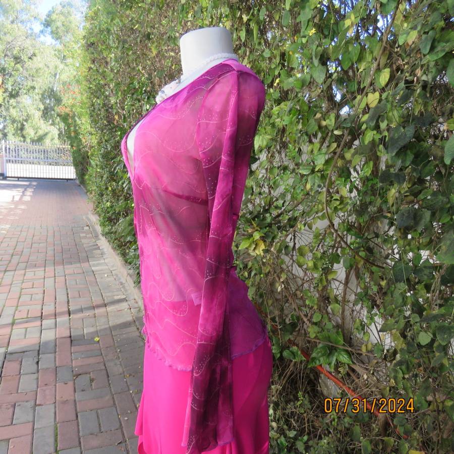 Sexy sheer stretch polyester slip over size 32 top in magenta pinks.Front peephole. As new.