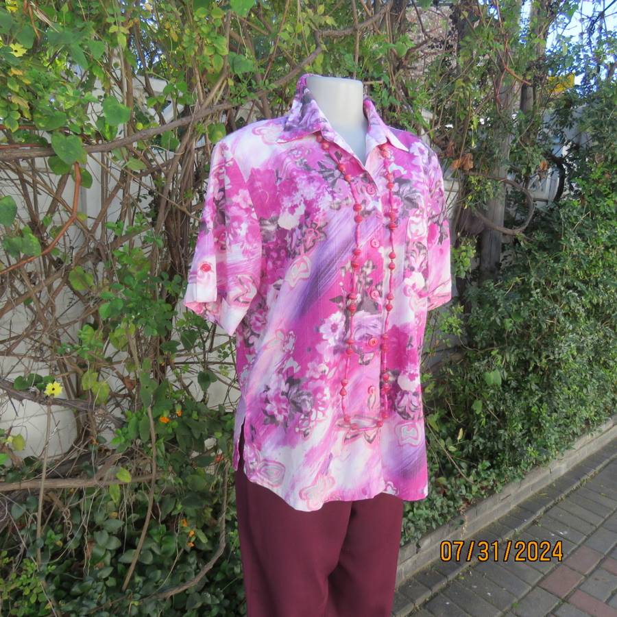Smart textured cotton top in pink/lilac with white sheer patterns, One pocket.By BIG GOLF size 38.