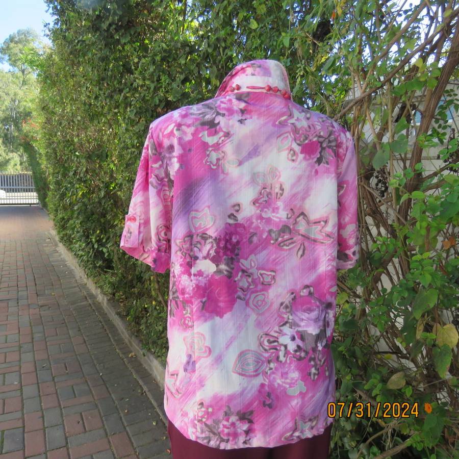 Smart textured cotton top in pink/lilac with white sheer patterns, One pocket.By BIG GOLF size 38.