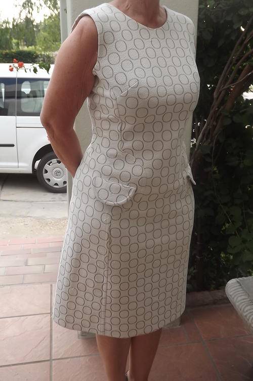 Julie Whyte Knee Length Cream Vintage Dress in size 36/12 - crimplene