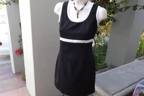 Black and White 80's sleeveless dress in 14/38 - as new