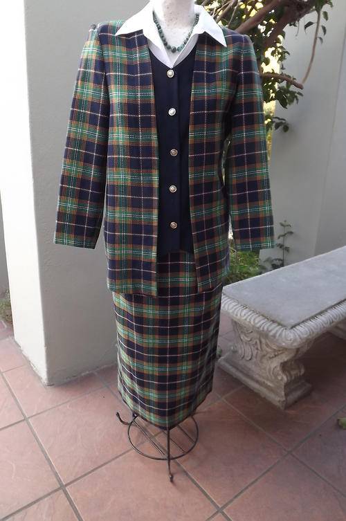 Beautiful check 2 piece pant suit from Woolworths size 10/34 - Polyester/Viscose- as new!