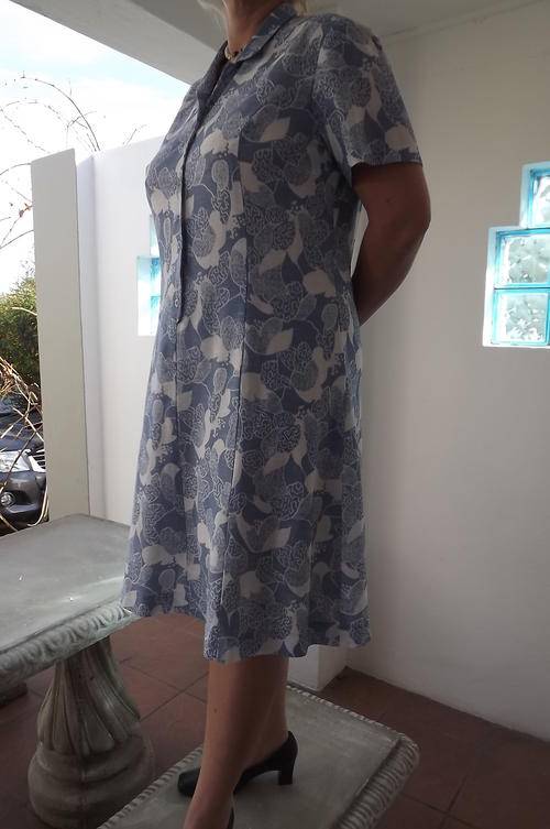 Vintage blue and white shirt style loose dress in size 44/20 from the 1970's