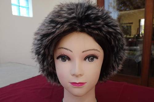 Black Cosy Winter's Hat with Faux Fur Rim - good condition - one size fits all