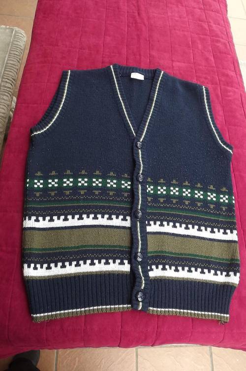 Men's 100% Acrylic Button Up Sleeveless cardigan - Navy & Green - good condition - medium- 110cm che