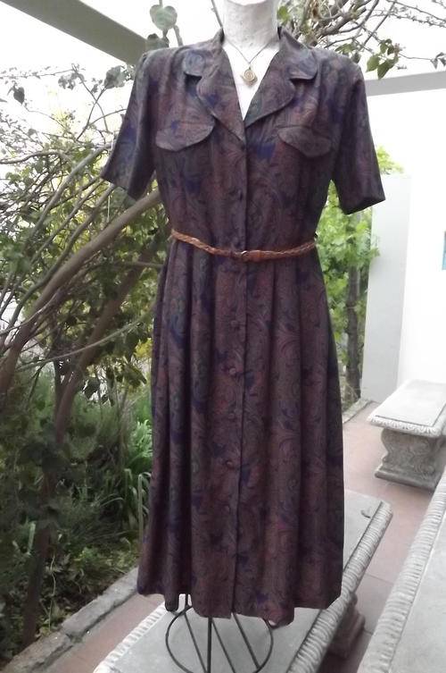 Excellent Buy! Paisley Patterned Button Down Woolworths Dress in size 12/36-belt included-good cond