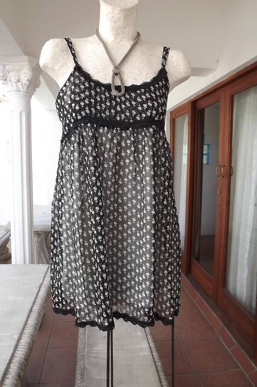 Black & White Lined Floral Short Dress/Top-Twin Spaghetti Straps-size 10/34 by Zoom in Hue-as new