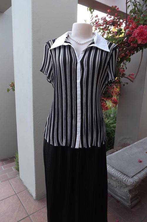 Permanent Pleated Black & White Striped Blouse in size 18/42 - used but good for everyday wear