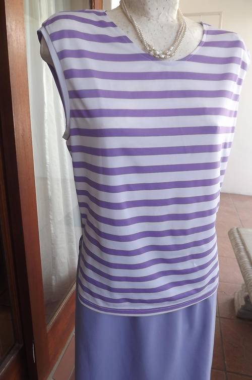 White & Lavender Horizontally Striped Top in wash & wear Polyester in size 16/40 - good condition