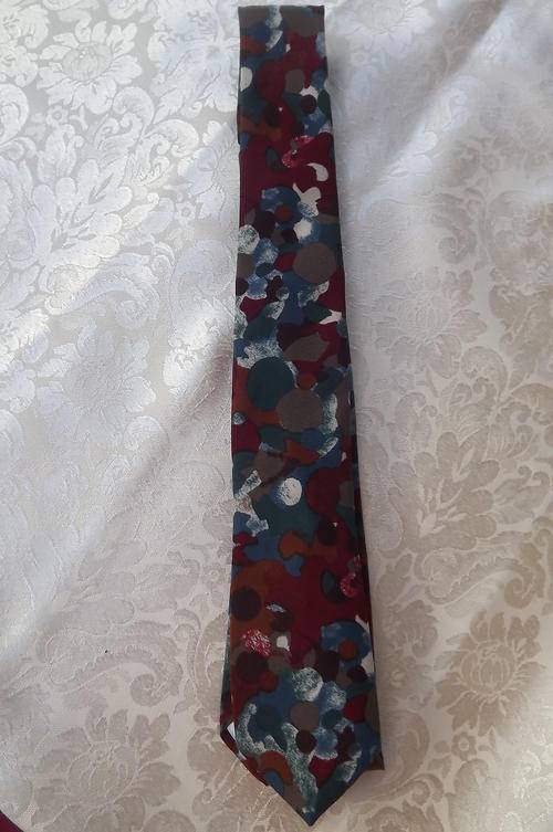 Beautiful Skinny Tie with Burgundy and Blue Patterns from Woolworths - width 6cm - as new