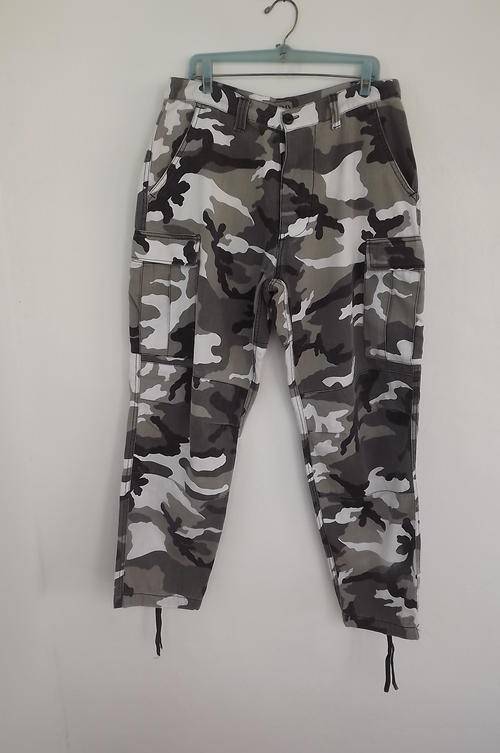 USA Camouflage Pants in size 34 - Buttons on Front - worn but still in good condition