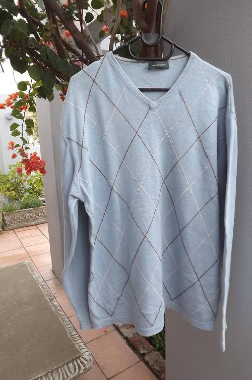 Light Blue Diamond Patterned Men's Jumper with V Neck from Woolworths in size Large - chest 125cm