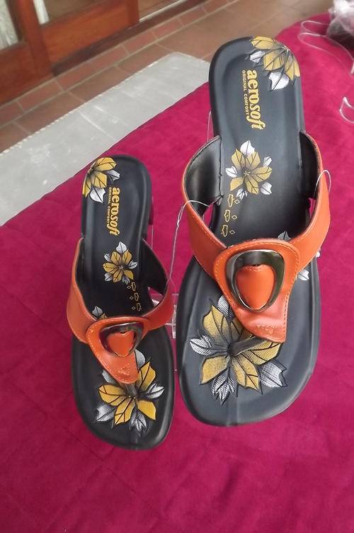 Pair of Aerosoft Original Comfort Sandals in size 7/40 - Rust Colour - 6.5cm heel - new item