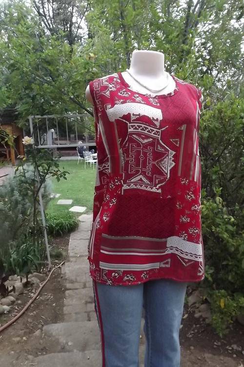 Sleeveless Dark Red with Beige Patterns Top in size 18/42 - boutique made - as new