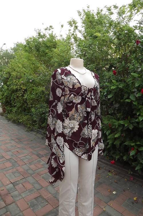 Sheer polyester top by Identity.Size 32/8. Maroon and beige patterned.Pointed seams.New condition