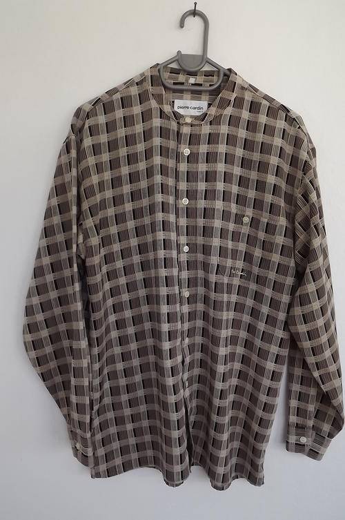 .Pierre Gardin Silky Shirt with Manderin collar. Black/Beige Check. Size Medium