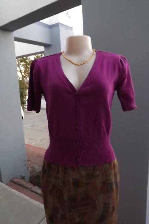 Cropped short sleeve purple button down cardigan.Size 36/12 by Kelso.Pretty sleeves with buttons.