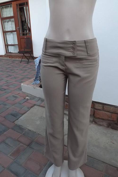 Beige striped polyester stretch pants with wide waistband.Size 34/10 by Insync.Dummy pockets front&b