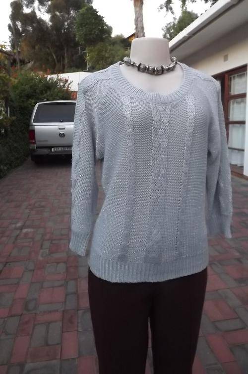 Ladies RT acrylic knitted silver grey sweater with glitter thread size 32/8.Cable stitching on front