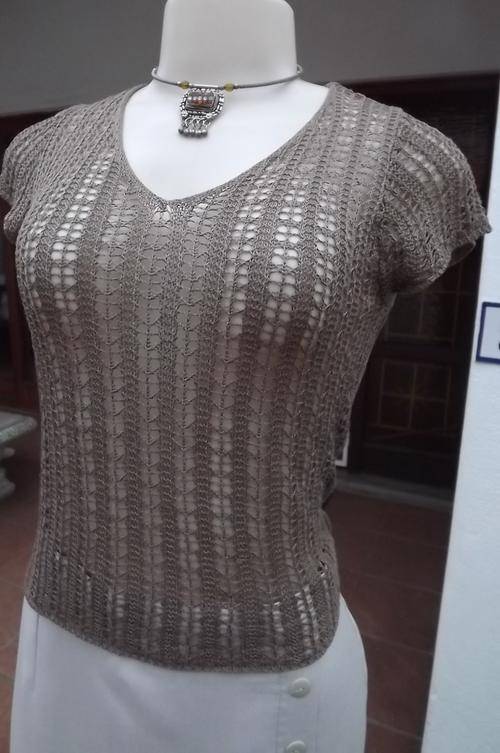 Pretty Acrylic Knitted Top in Taupe Colour - size 6/30 in as new condition - v-neck, short sleeves