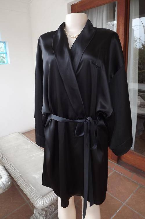 Black silky Intrigue night gown.Cross over with wide sleeves.Size 42-44(Large).With collar.As new