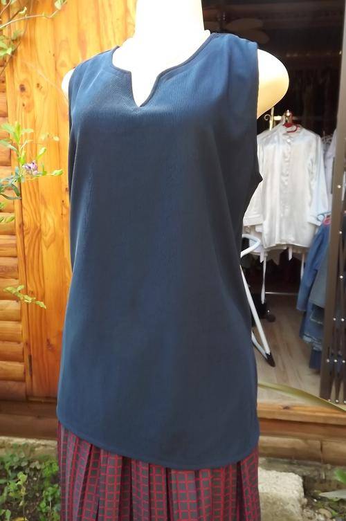 Navy sleeveless corded stretch polycotton top with slitted sides.Size 42/18.Rounded neckline