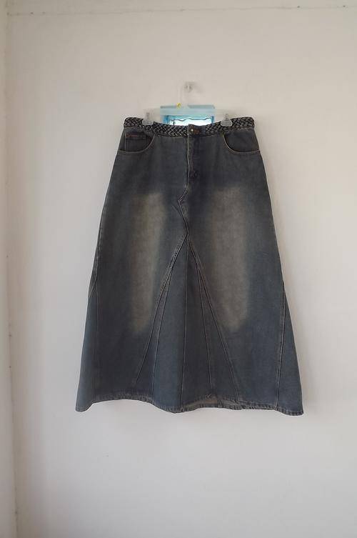 Beautiful Kelso denim 100% cotton skirt in size 40/16.Pockets on front and back.As new condition