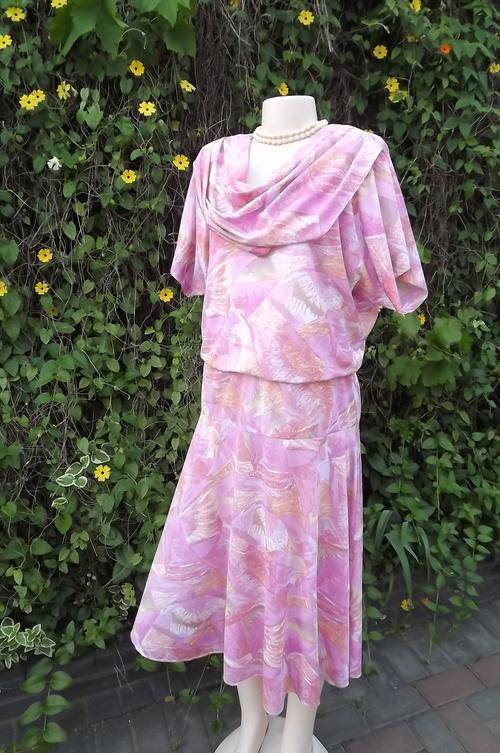 Vintage Beverley Bond geometric patterned size 42/18 dress in pinks.Flair yoked skirt.